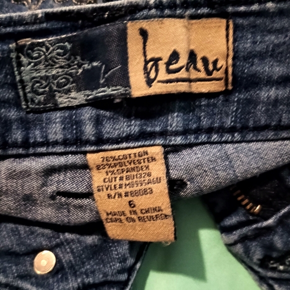 💙 NWOT Womens Beau Capri Denim Jeans 6 Comfy Casual Lunch Shopping Faded - Picture 2 of 3